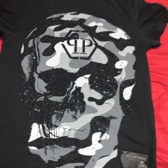 I’m selling my Philip plein t shirt original price was around 550